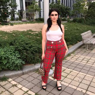 Barbie Ferreira feet photo thumbnail