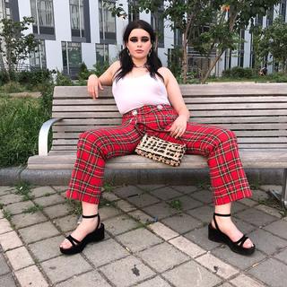 Barbie Ferreira feet photo thumbnail