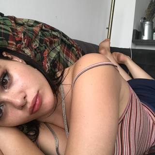 Barbie Ferreira feet photo thumbnail