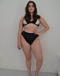 Barbie Ferreira feet photo thumbnail