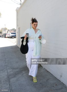 Barbie Ferreira feet photo thumbnail