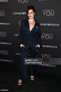 Barbie Ferreira feet photo thumbnail