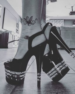 Barbie Thomas feet photo 3