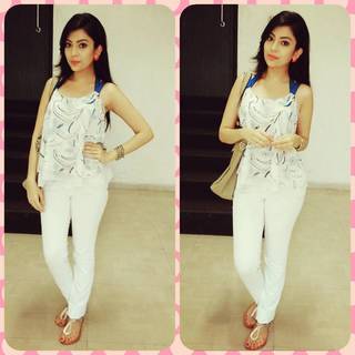 Barkha Singh feet photo thumbnail