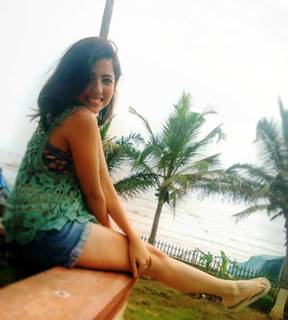 Barkha Singh feet photo thumbnail