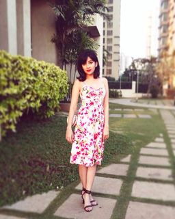 Barkha Singh feet photo thumbnail