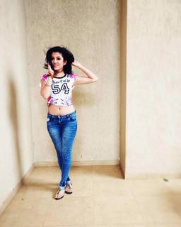 Barkha Singh feet photo thumbnail