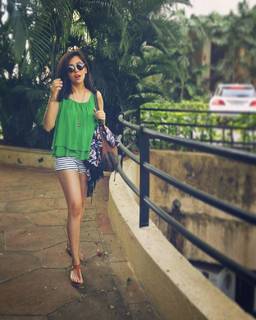 Barkha Singh feet photo thumbnail