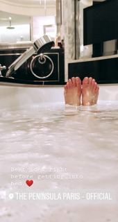 Barkha Singh feet photo thumbnail