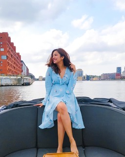 Barkha Singh feet photo thumbnail