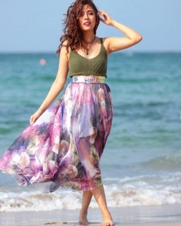 Barkha Singh feet photo thumbnail