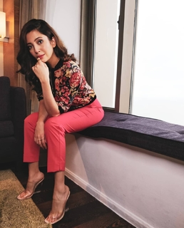 Barkha Singh feet photo thumbnail