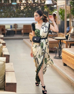 Barkha Singh feet photo thumbnail