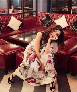 Barkha Singh feet photo thumbnail