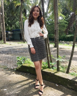 Barkha Singh feet photo thumbnail