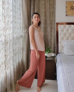 Barkha Singh feet photo thumbnail