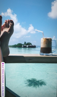 Barkha Singh feet photo thumbnail