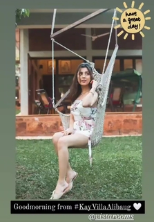 Barkha Singh feet photo thumbnail