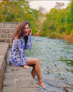 Barkha Singh feet photo thumbnail