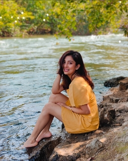 Barkha Singh feet photo thumbnail