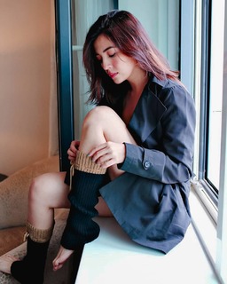 Barkha Singh feet photo thumbnail