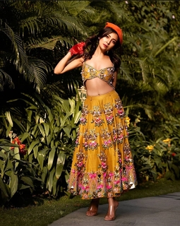 Barkha Singh feet photo thumbnail