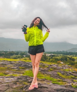 Barkha Singh feet photo thumbnail