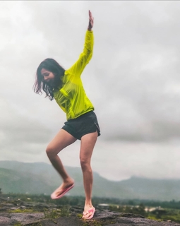 Barkha Singh feet photo thumbnail