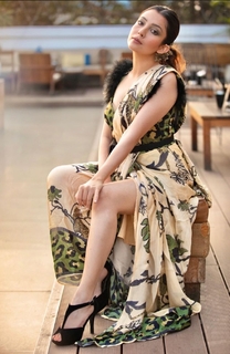 Barkha Singh feet photo thumbnail