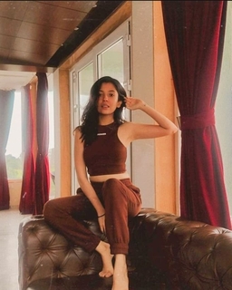 Barkha Singh feet photo thumbnail