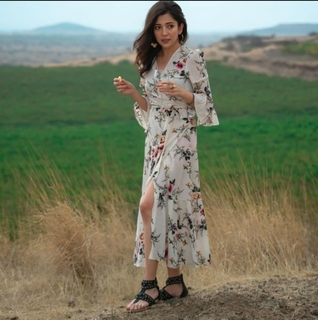 Barkha Singh feet photo thumbnail