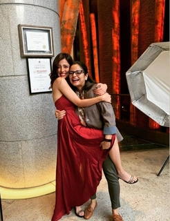 Barkha Singh feet photo thumbnail