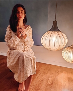 Barkha Singh feet photo thumbnail