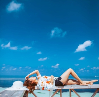 Barkha Singh feet photo thumbnail