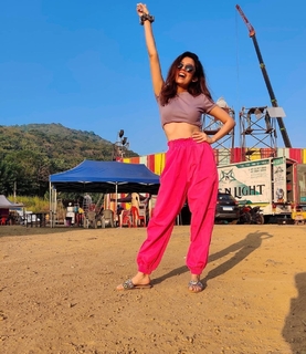 Barkha Singh feet photo thumbnail