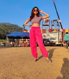 Barkha Singh feet photo thumbnail