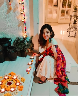 Barkha Singh feet photo thumbnail