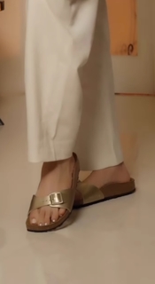Barkha Singh feet photo thumbnail