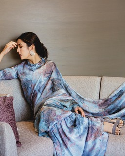 Barkha Singh feet photo thumbnail