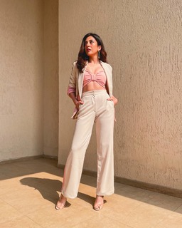 Barkha Singh feet photo thumbnail