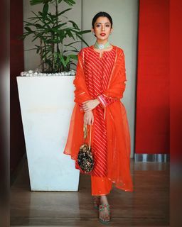 Barkha Singh feet photo thumbnail