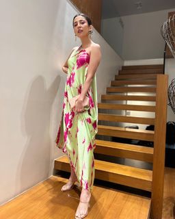 Barkha Singh feet photo thumbnail