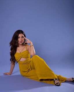 Barkha Singh feet photo thumbnail