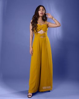 Barkha Singh feet photo thumbnail