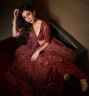 Barkha Singh feet photo thumbnail