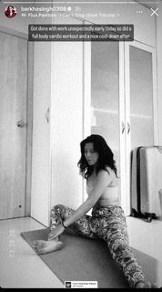 Barkha Singh feet photo thumbnail