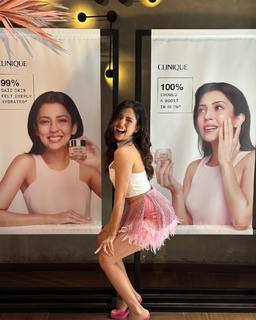 Barkha Singh feet photo thumbnail