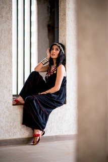 Barkha Singh feet photo thumbnail