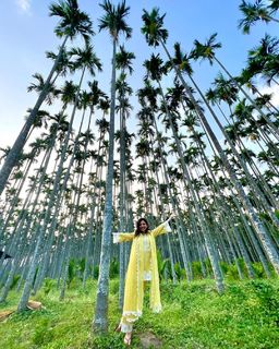 Barkha Singh feet photo thumbnail