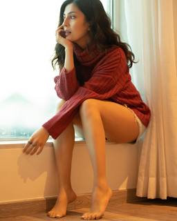 Barkha Singh feet photo thumbnail